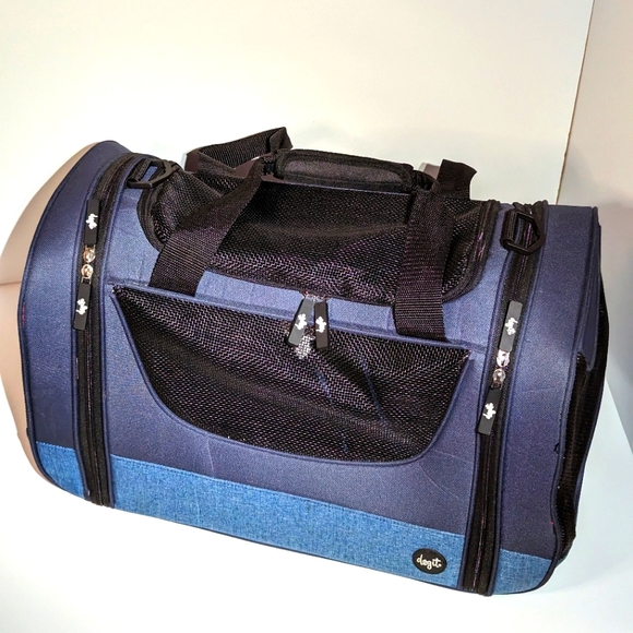 Pet carrier - Picture 1 of 4